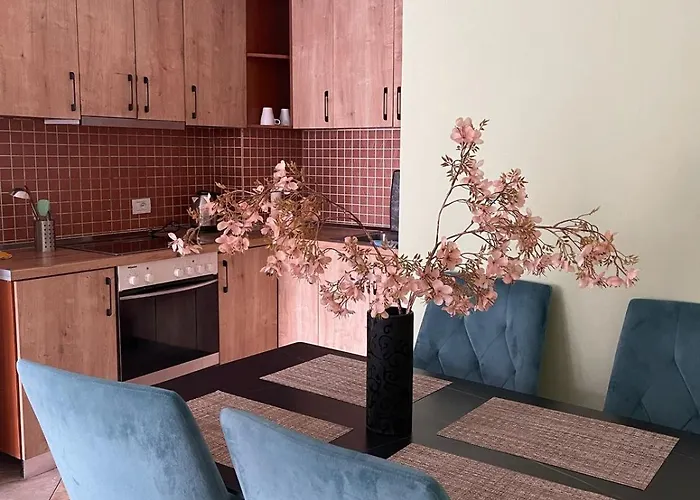 Spacious With Balcony *