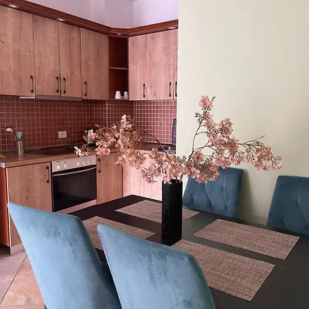 Spacious With Balcony *